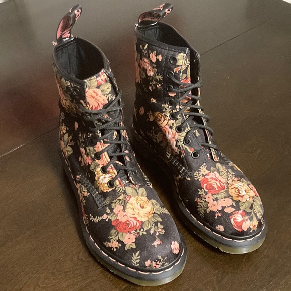 Dr. Martens Shoes - Rose Floral Dr.Martens